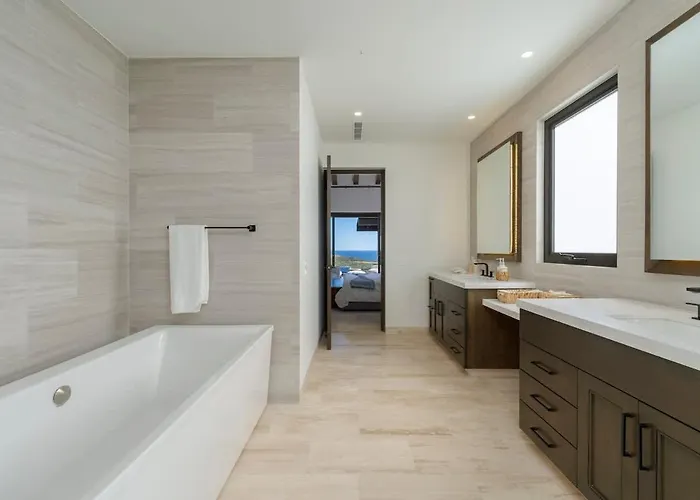 Luxury With Infinity Pool And Ocean View